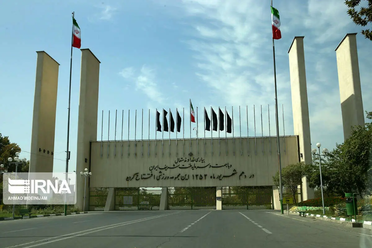 (تصاویر) ورزشگاه آزادی؛ جایی که بچه ۸ ساله را برق گرفت