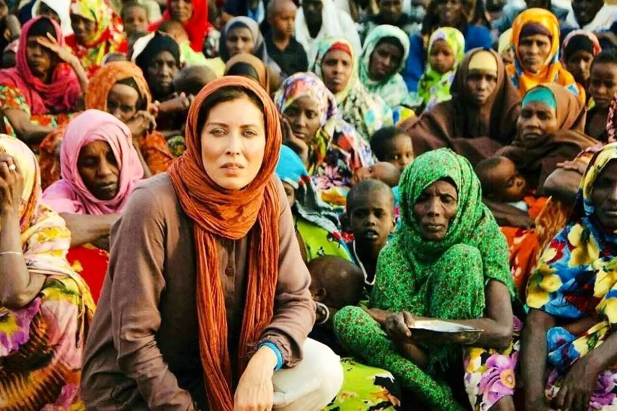 (عکس) مهتاب کرامتی در میان زنان و کودکان آفریقایی