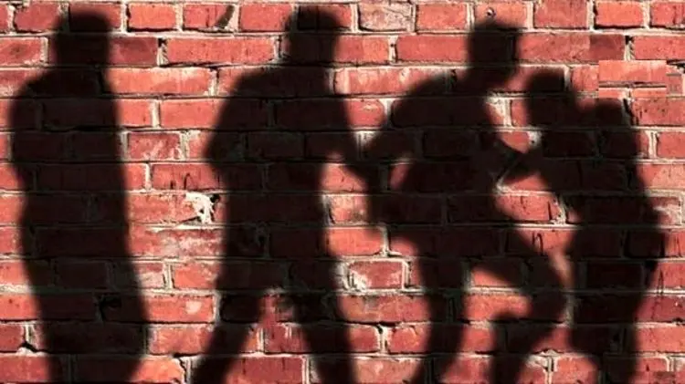 پسر ۱۶ ساله با بلیت رایگان استخر در دام ۴ متجاوز افتاد!