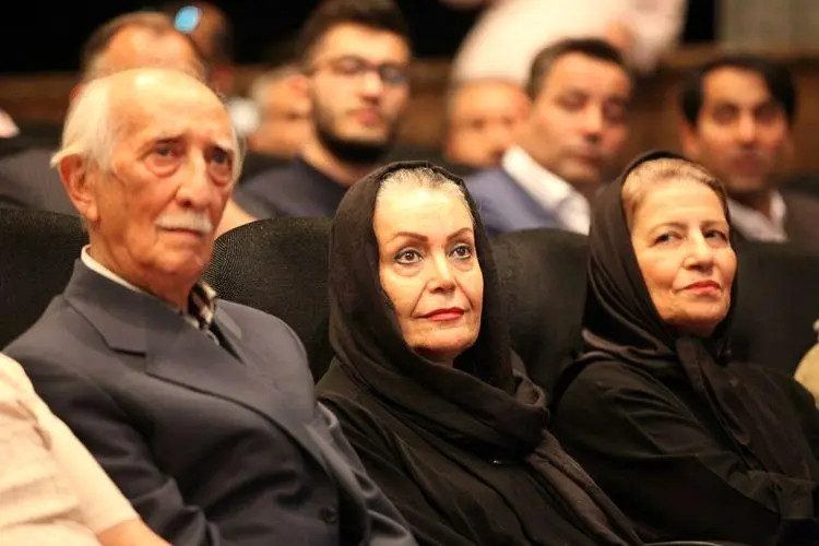 (تصاویر) طاهره خاتون میرزایی؛ همسر داریوش اسدزاده در مراسم تشییع