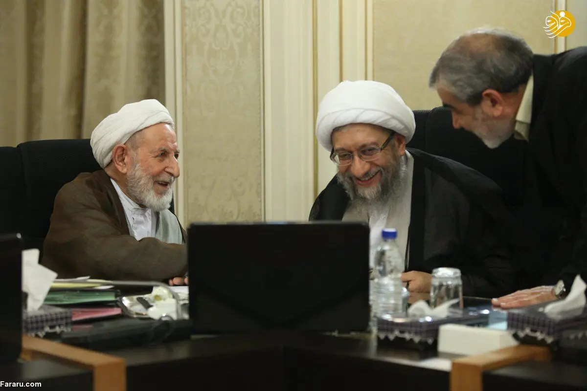 (تصاویر) برخورد آیت‌الله یزدی و آملی در جلسه امروز شورای نگهبان
