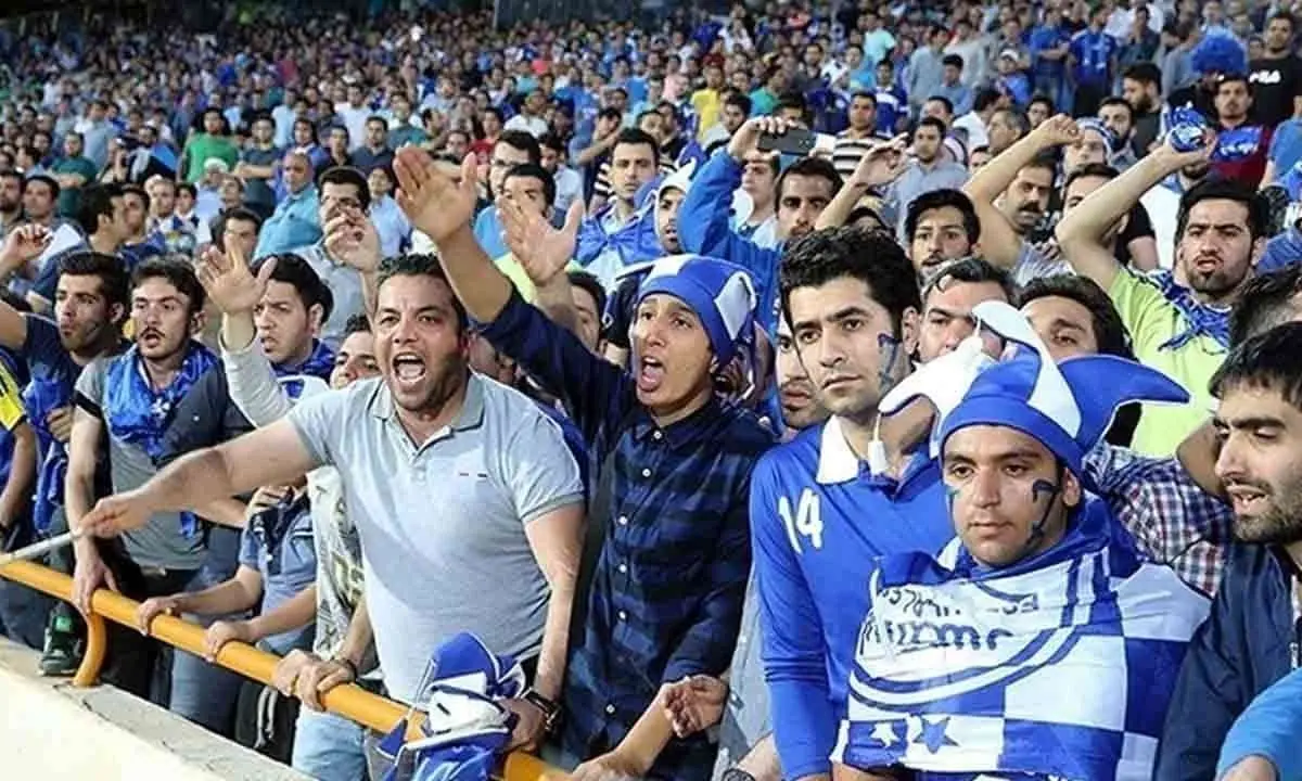 شعار هواداران استقلال علیه وزیر ورزش