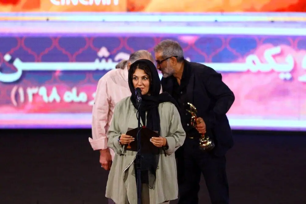 (تصویر) ستاره اسکندری پشت تریبون جشن خانه سینما