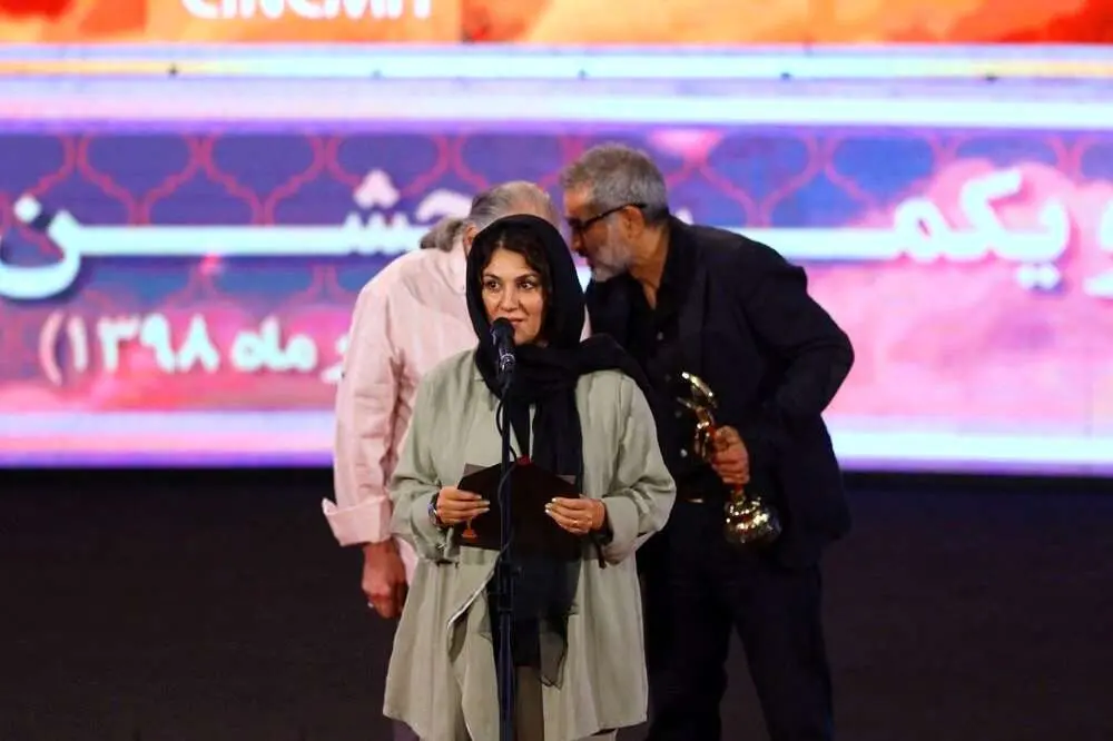 (تصویر) ستاره اسکندری پشت تریبون جشن خانه سینما