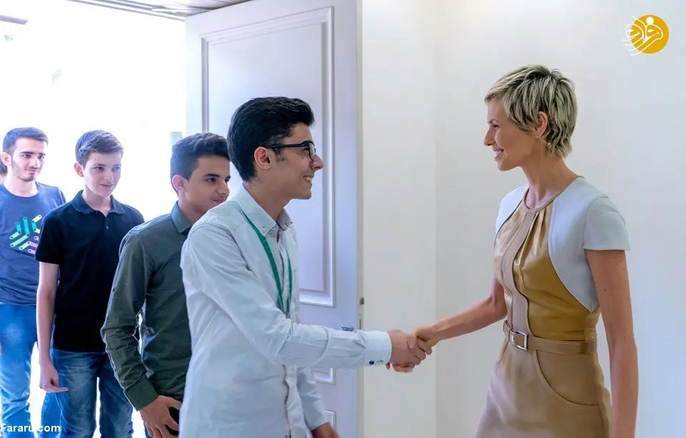 (تصویر) دیدار اسماء اسد با برندگان المپیاد علمی