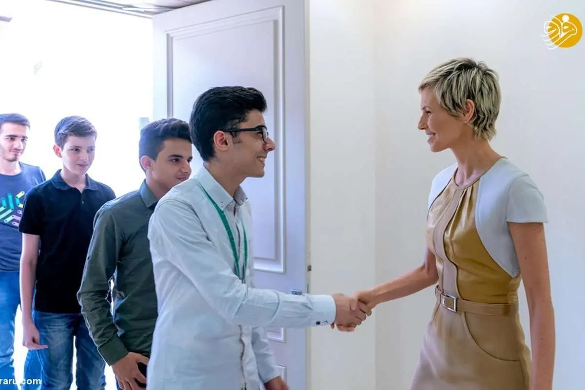(تصویر) دیدار اسماء اسد با برندگان المپیاد علمی