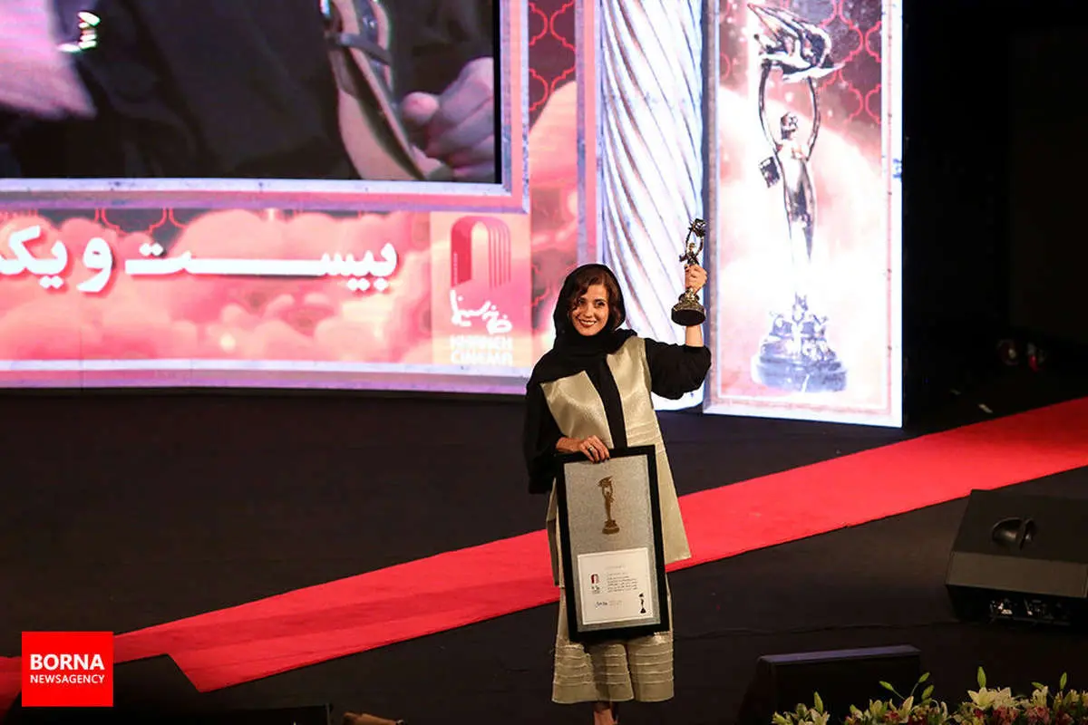 (تصاویر) پوشش متفاوت بازیگران زن در جشن خانه سینما؛ از پریناز ایزدیار تا طناز طباطبایی