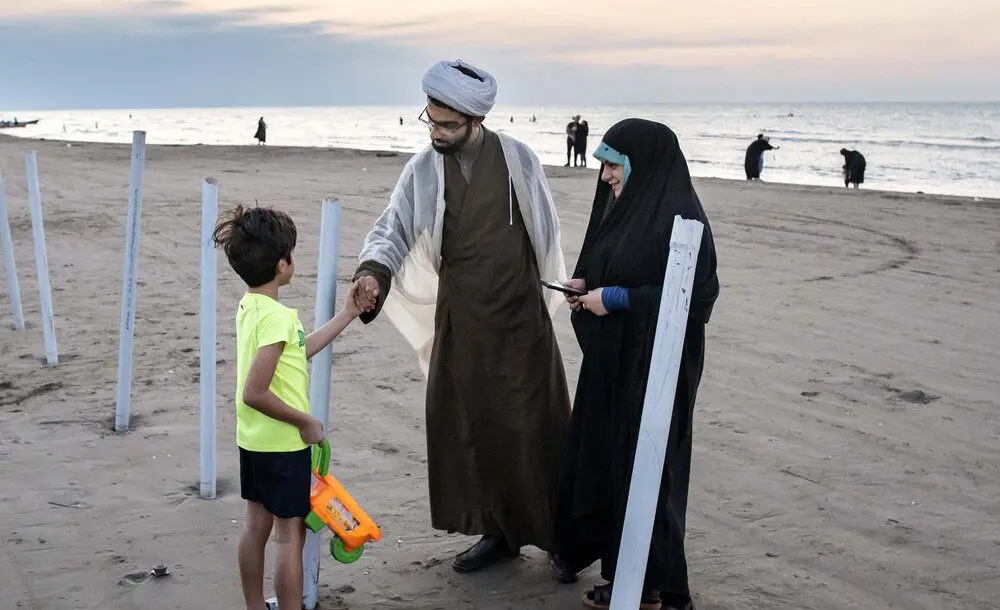 (تصاویر) حضور متفاوتِ روحانیون در سواحل گیلان