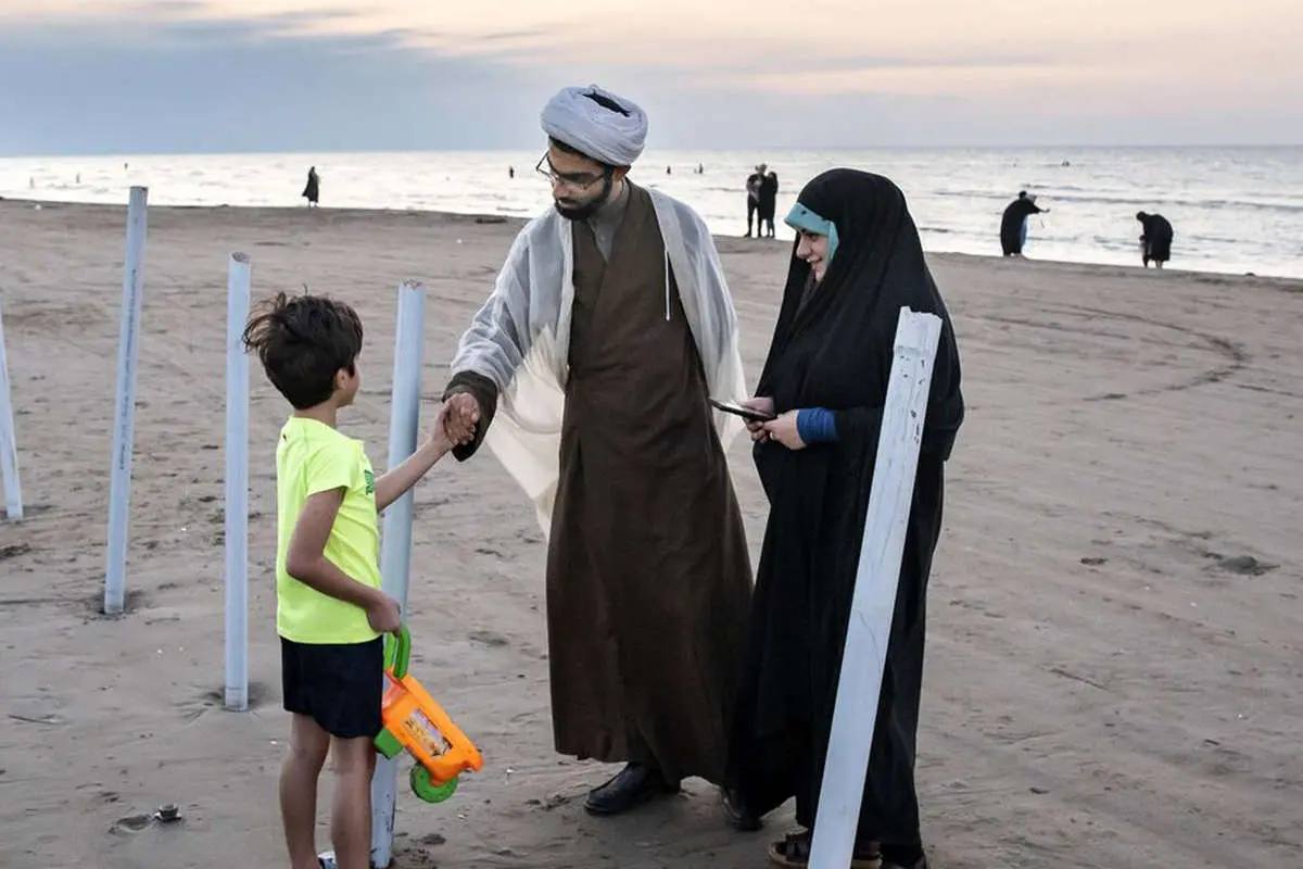 (تصاویر) حضور متفاوتِ روحانیون در سواحل گیلان