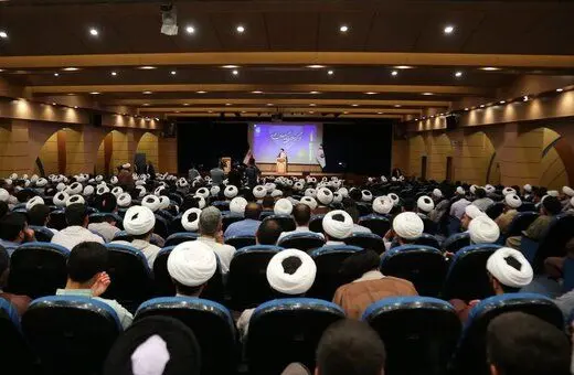 برهم زدن سخنرانی در قم توسط تندروها درحضور رئیس قوه قضائیه