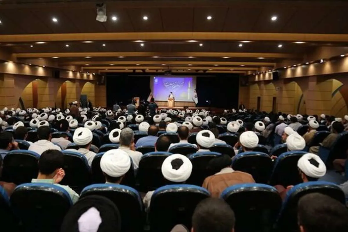 برهم زدن سخنرانی در قم توسط تندروها درحضور رئیس قوه قضائیه