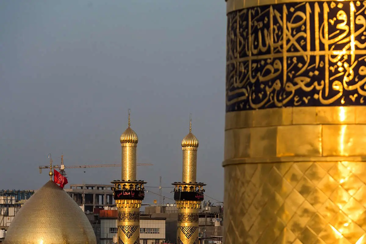 (تصاویر) تعویض پرچم حرم امام حسین (ع) در کربلا