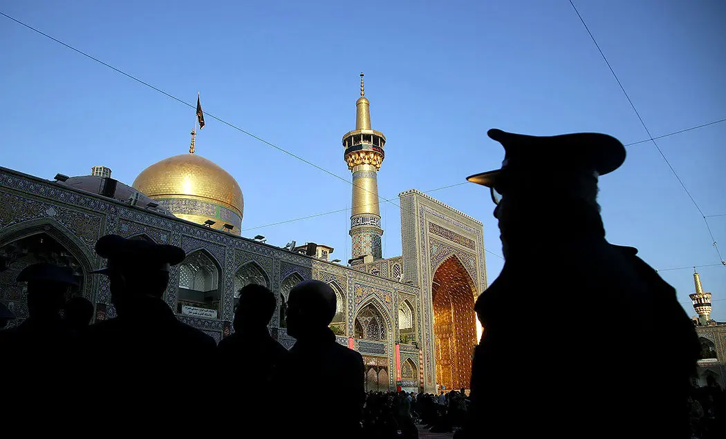 (تصاویر) آیین سنتی صلات در حرم مطهر رضوی
