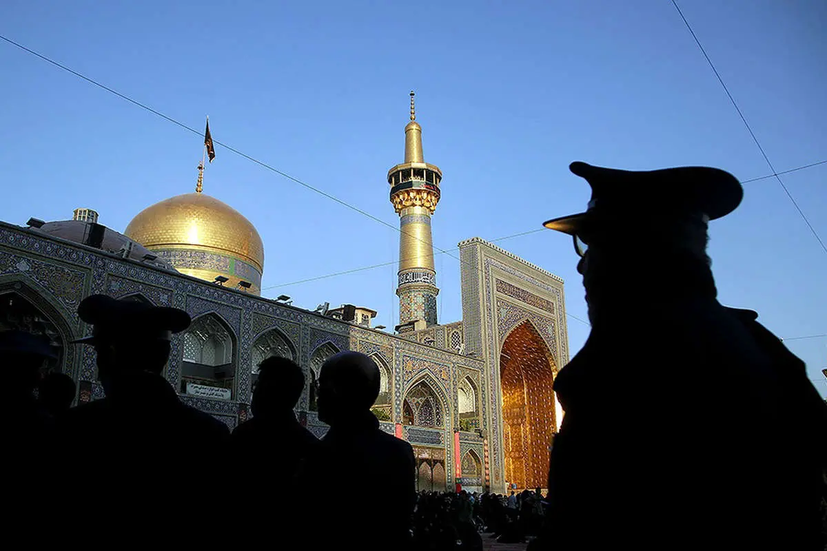 (تصاویر) آیین سنتی صلات در حرم مطهر رضوی