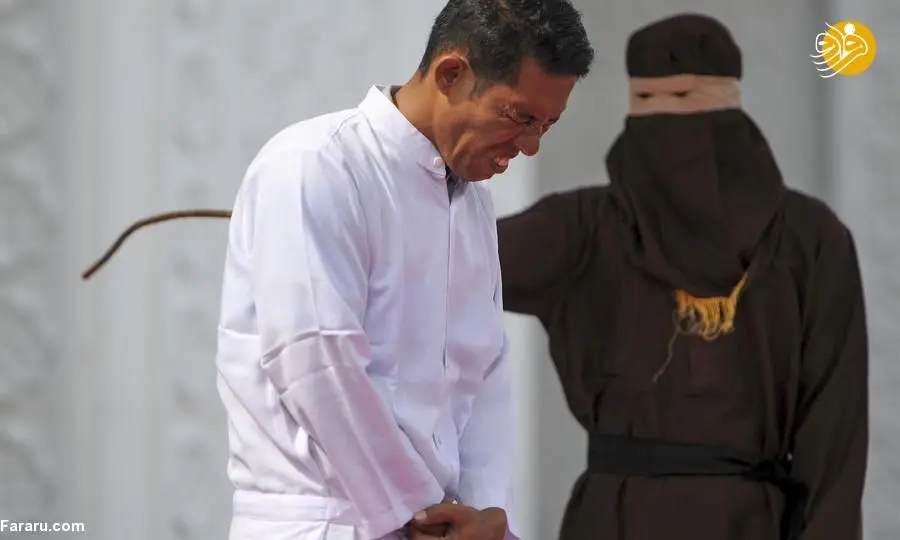 (تصاویر) شلاق زدن ۶ مرد و زن به دلیل نقض قوانین شریعت در ملاعام