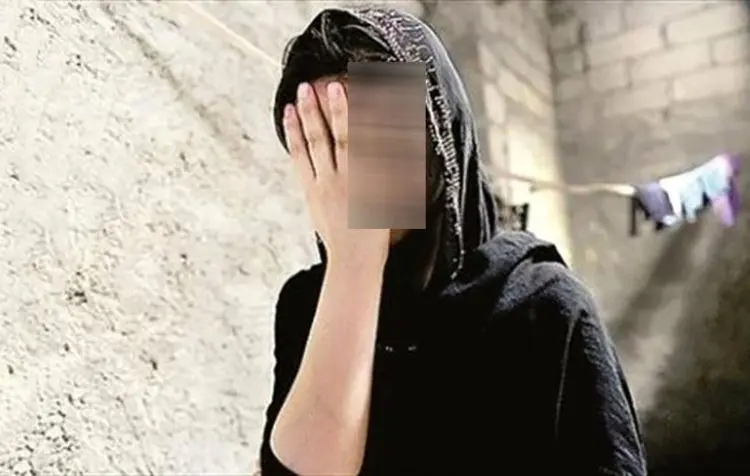 روابط نامشروع پدر مقابل چشمان همسر و دخترانش!