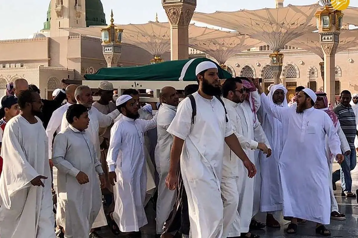 (تصاویر) دفن جنازه زین‌العابدین بن علی در قبرستان بقیع
