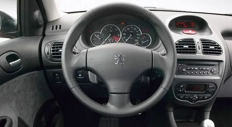 چرا ۲۰۶ فرانسوی در بازار دست‌دوم‌ها پرطرفدار است؟