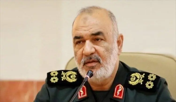 فرمانده سپاه: برخی خوب موشک می‌زنند اما در برابر یک موشک فرو می‌پاشند
