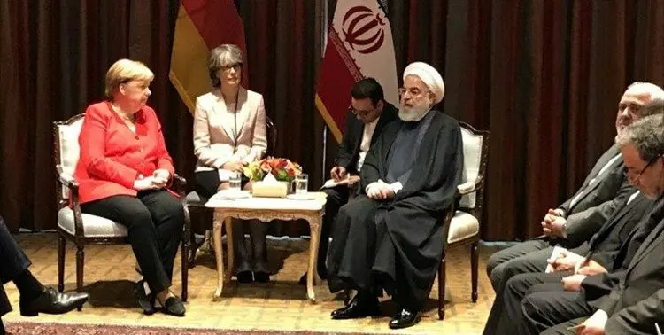 (تصویر) مرکل با روحانی دیدار کرد