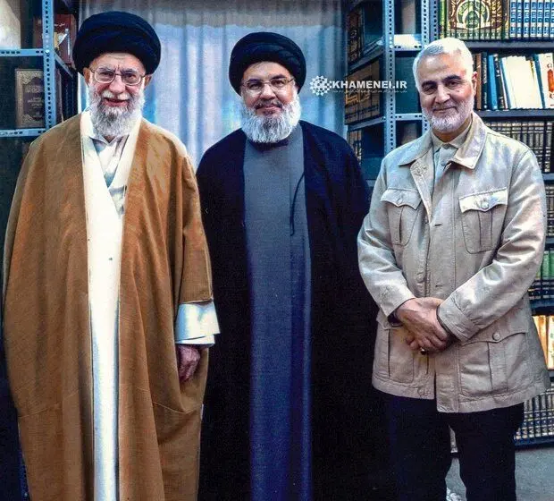 تصویر دیده‌نشده از سردار سلیمانی و سید حسن نصرالله در کنار رهبر انقلاب