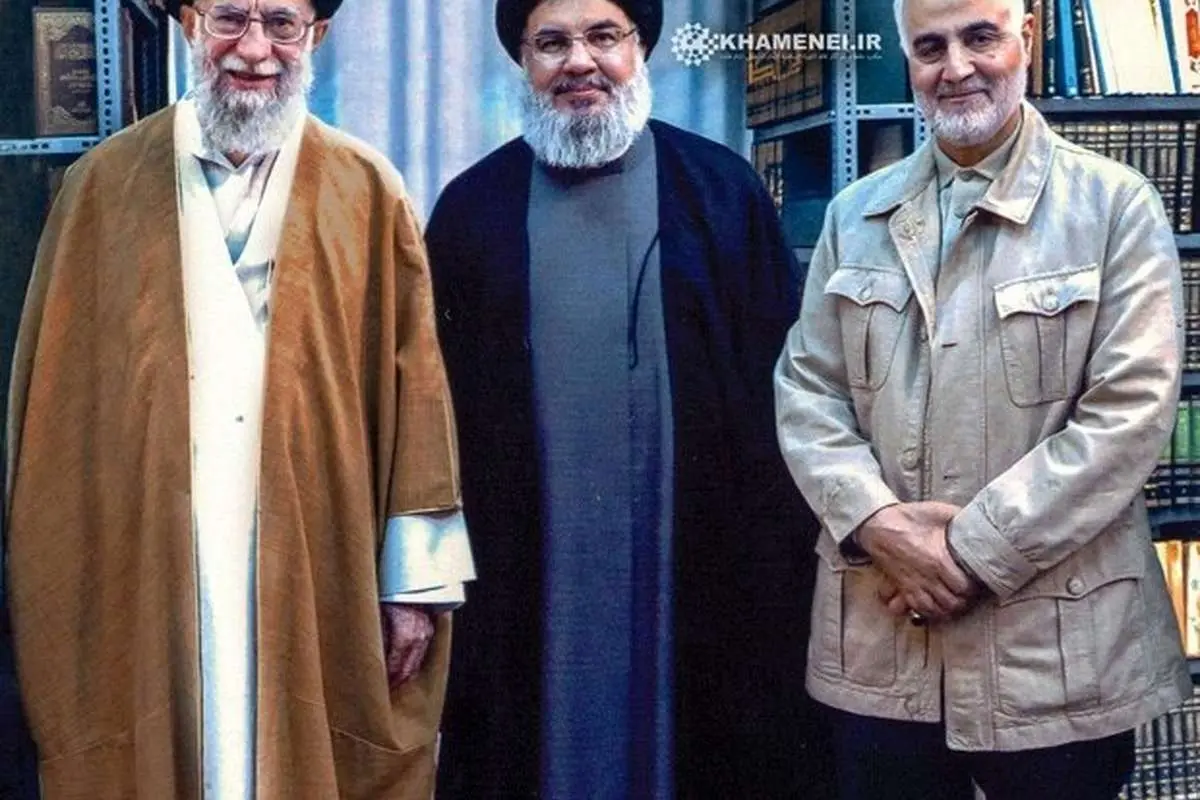تصویر دیدهنشده از سردار سلیمانی و سید حسن نصرالله در کنار رهبر انقلاب