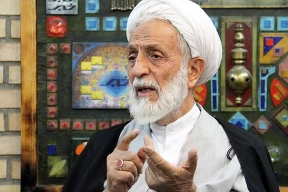 کنایه خطیب جمعه اصفهان به پایداریها: نیاز به درس اخلاق دارید