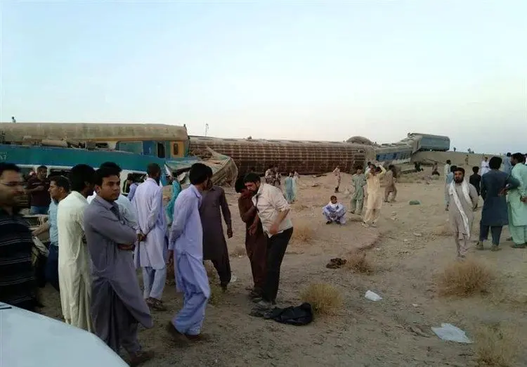 باز کردن پیچ ریل دلیل احتمالی حادثه قطار زاهدان