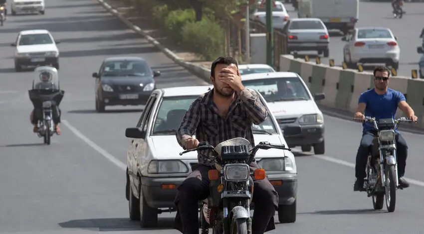 (تصاویر) وزش باد شدید و گرد و خاک در قم