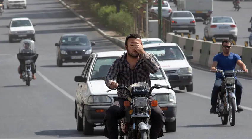 (تصاویر) وزش باد شدید و گرد و خاک در قم