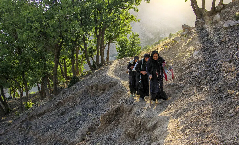 (تصاویر) استخراج زنانه نمک در چهارمحال و بختیاری
