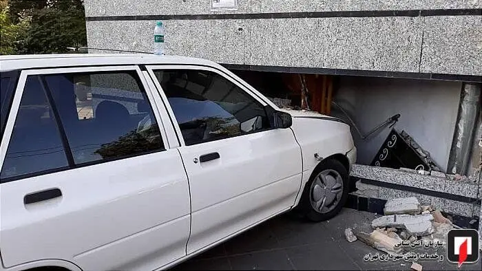 (تصاویر) پراید در آزادی وارد دیوار شد!