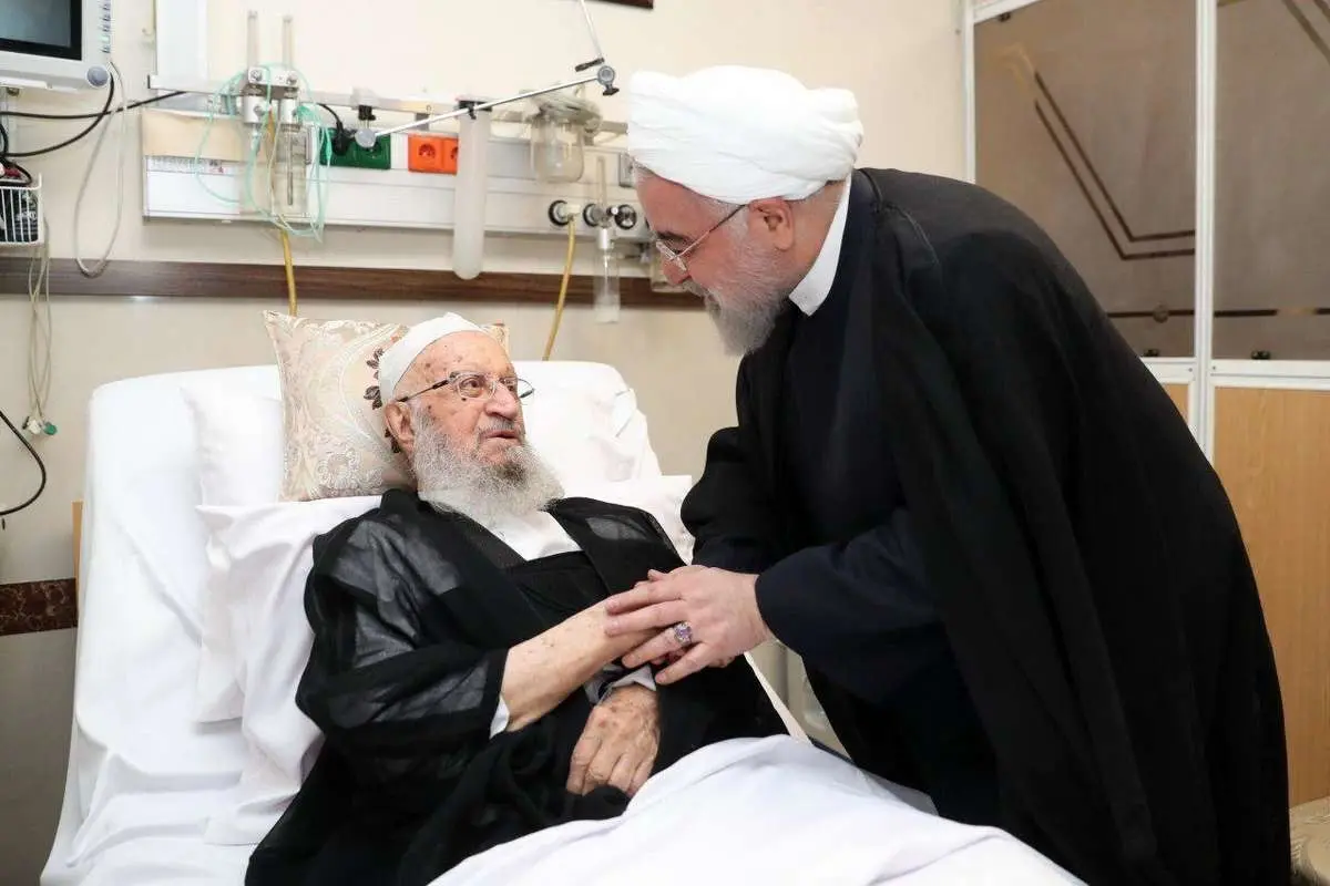 (تصاویر) عیادت روحانی از آیتالله مکارم