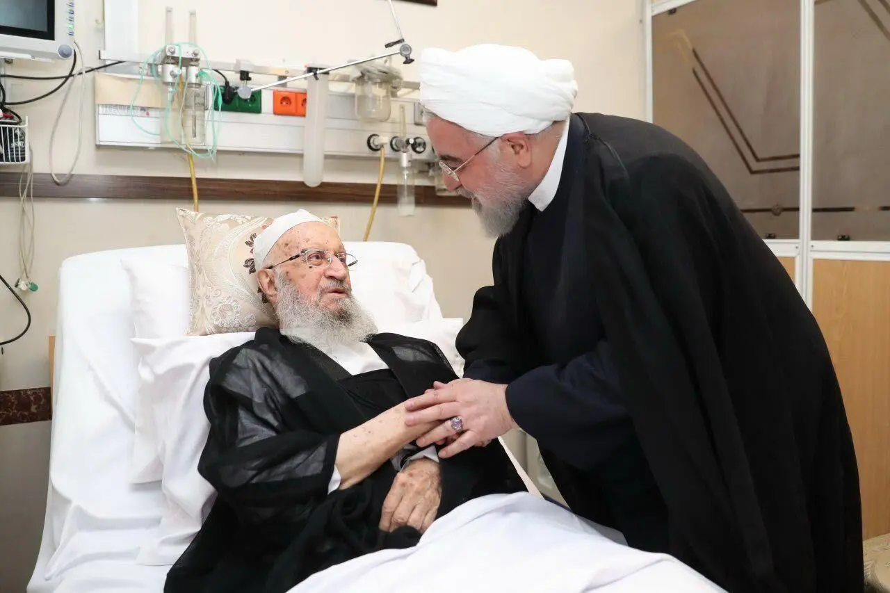 (تصاویر) عیادت روحانی از آیت‌الله مکارم