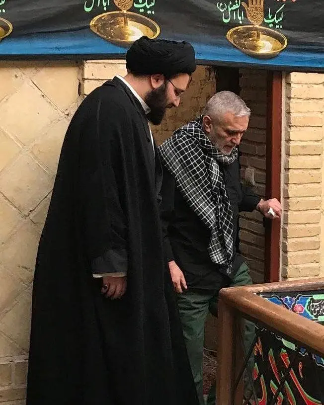 تصویری از مداح معروف در کنار نوه امام خمینی