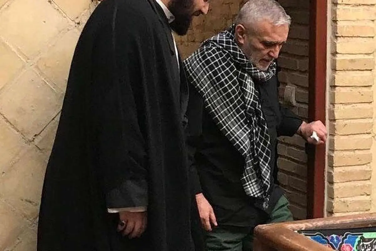 تصویری از مداح معروف در کنار نوه امام خمینی