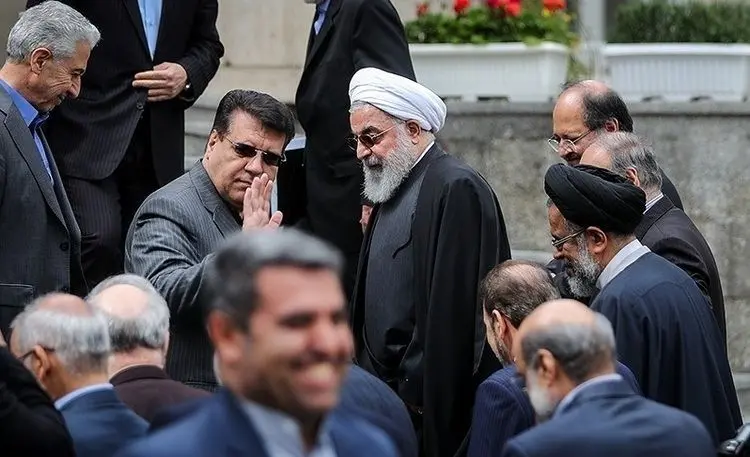 اطلاعات: فقط دولت اشتباه می‌کند و بقیه معصوم‌اند؟!