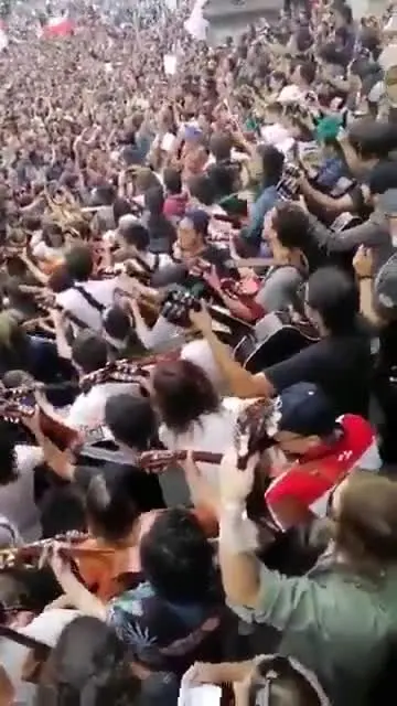 (ویدیو) حضور صدها گیتاریست در تظاهرات گسترده مردم شیلی