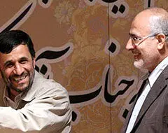 "بین شعار و عمل آقای احمدی نژاد فاصله بسیاری است"