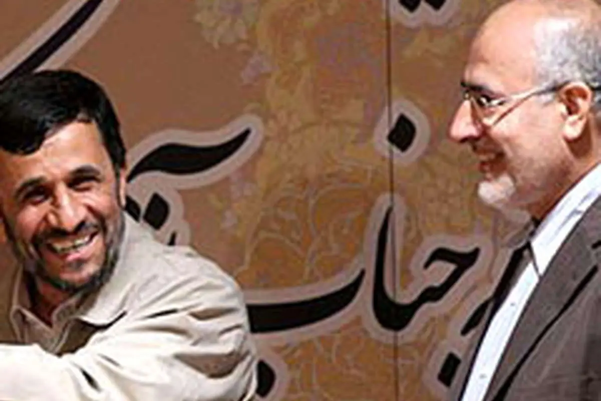 "بین شعار و عمل آقای احمدی نژاد فاصله بسیاری است"