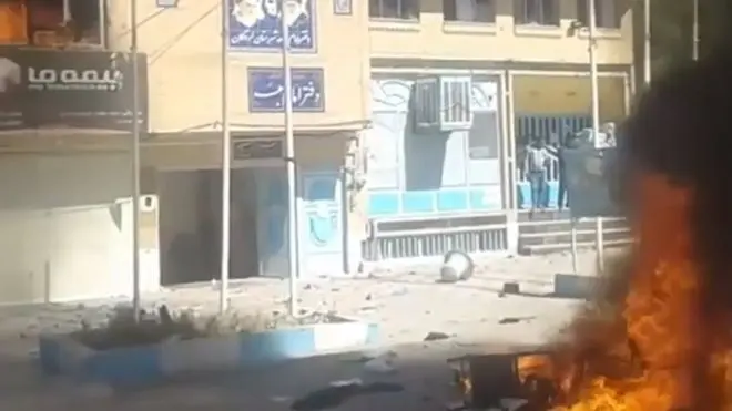 غائله ایدز در لردگان؛ حمله معترضان به فرمانداری و دفتر امام‌جمعه