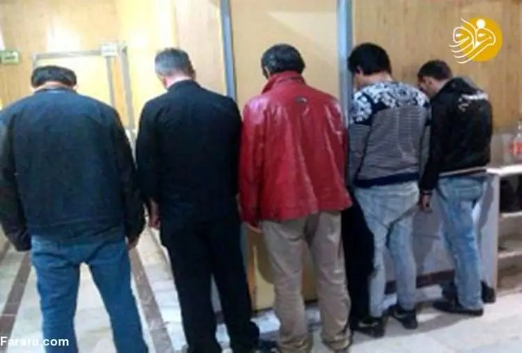 با قمه به جانم افتادند و بعد لباس‌هایم را درآوردند و فیلم گرفتند!