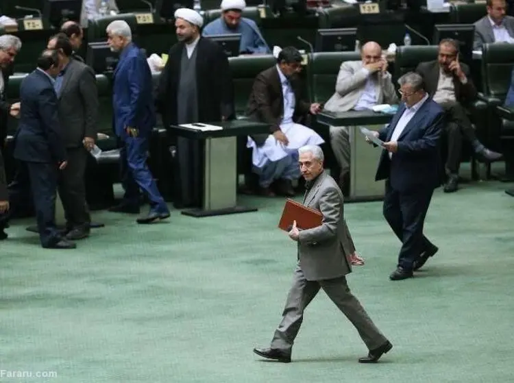 وزیر علوم: ۸۰۰ نفر از بورسیه‌های خارج فاقد شرایط بودند