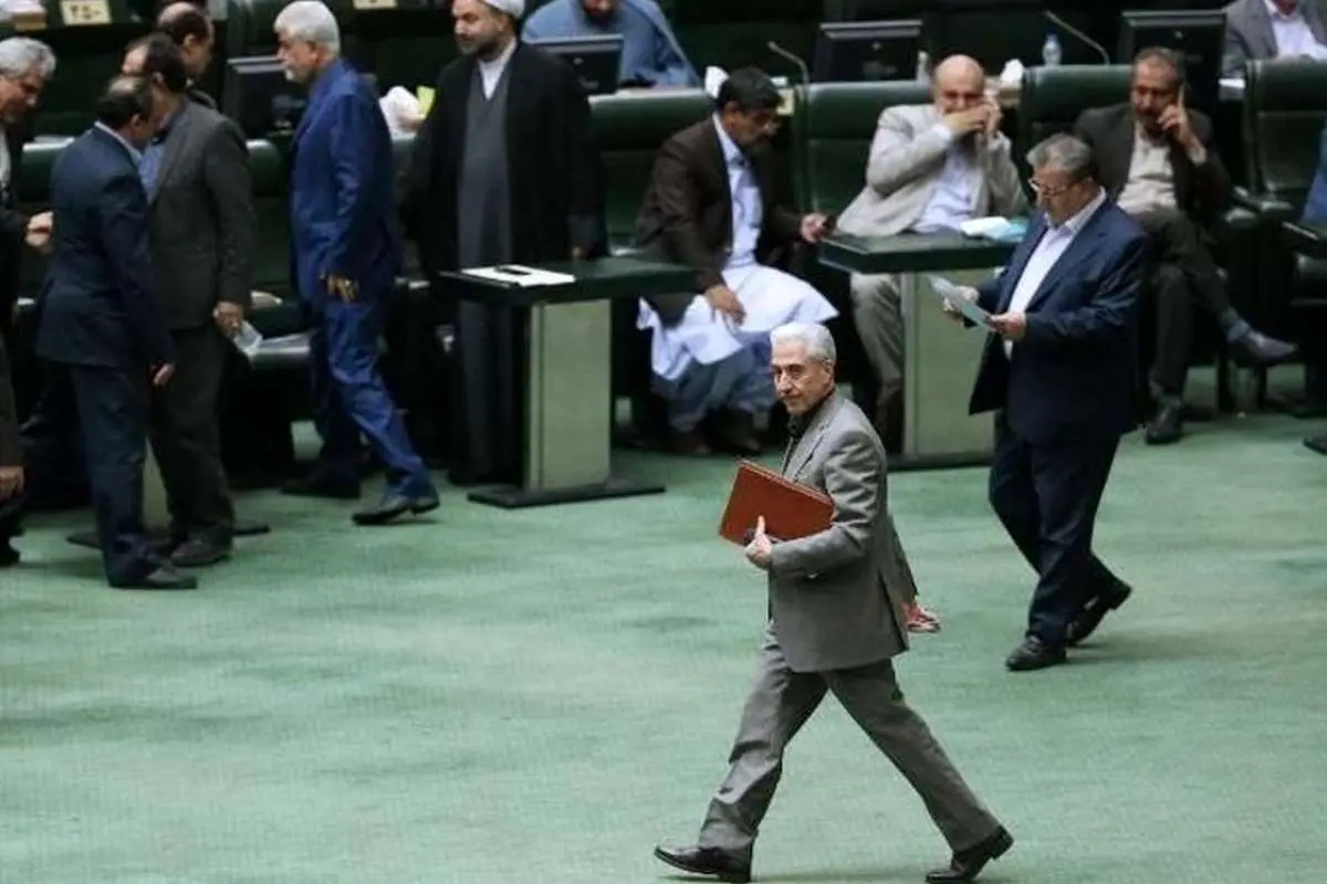 وزیر علوم: ۸۰۰ نفر از بورسیههای خارج فاقد شرایط بودند