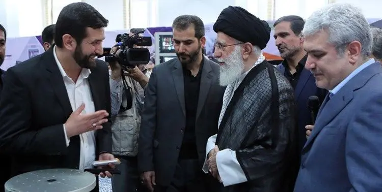 بازدید رهبر انقلاب از نمایشگاه شرکت‌های دانش‌بنیان