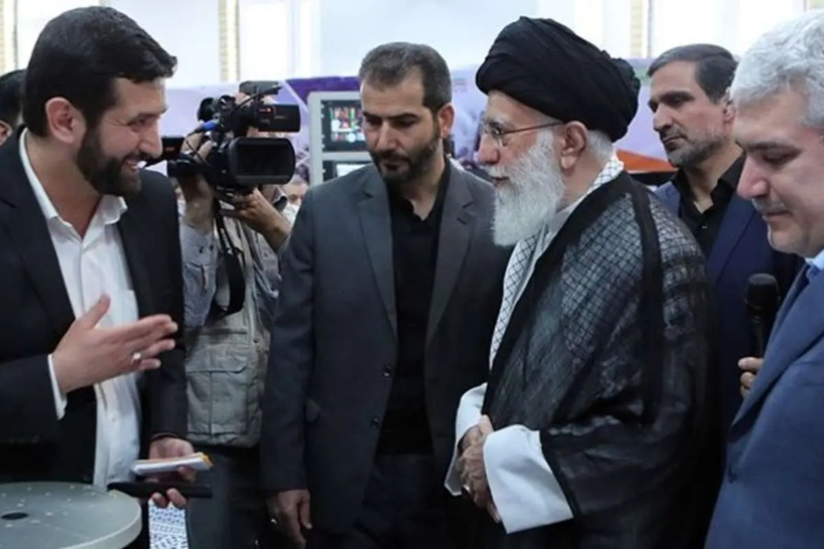 بازدید رهبر انقلاب از نمایشگاه شرکتهای دانشبنیان