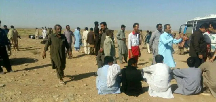 ۷ مصدوم در انحراف از جاده اتوبوس زائران پاکستانی