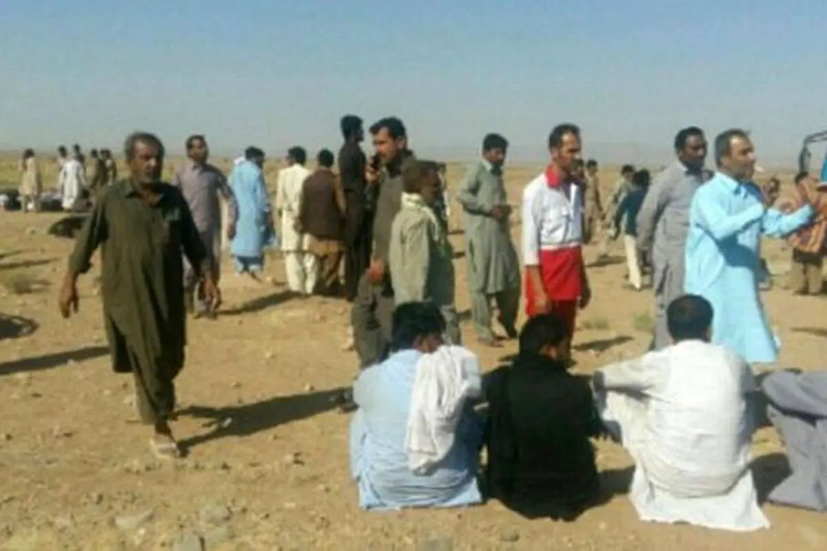 ۷ مصدوم در انحراف از جاده اتوبوس زائران پاکستانی