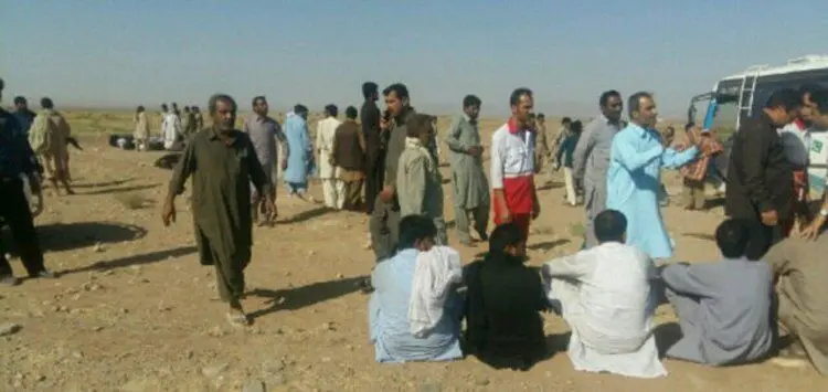 ۷ مصدوم در انحراف از جاده اتوبوس زائران پاکستانی