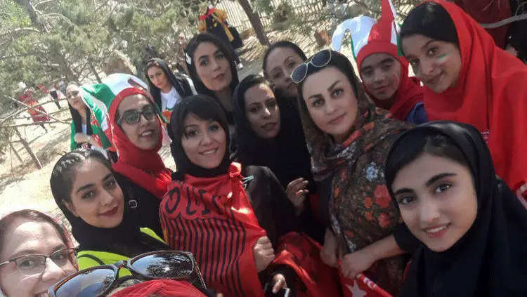 (عکس) اولین تصویر از حضور زنان در ورزشگاه آزادی